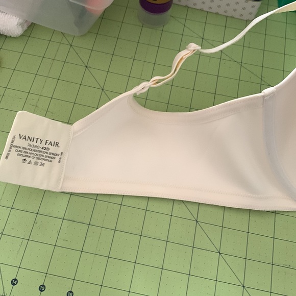 Vanity Fair Bra - Picture 4 of 8